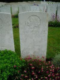 Etaples Military Cemetery - Stewart, J T